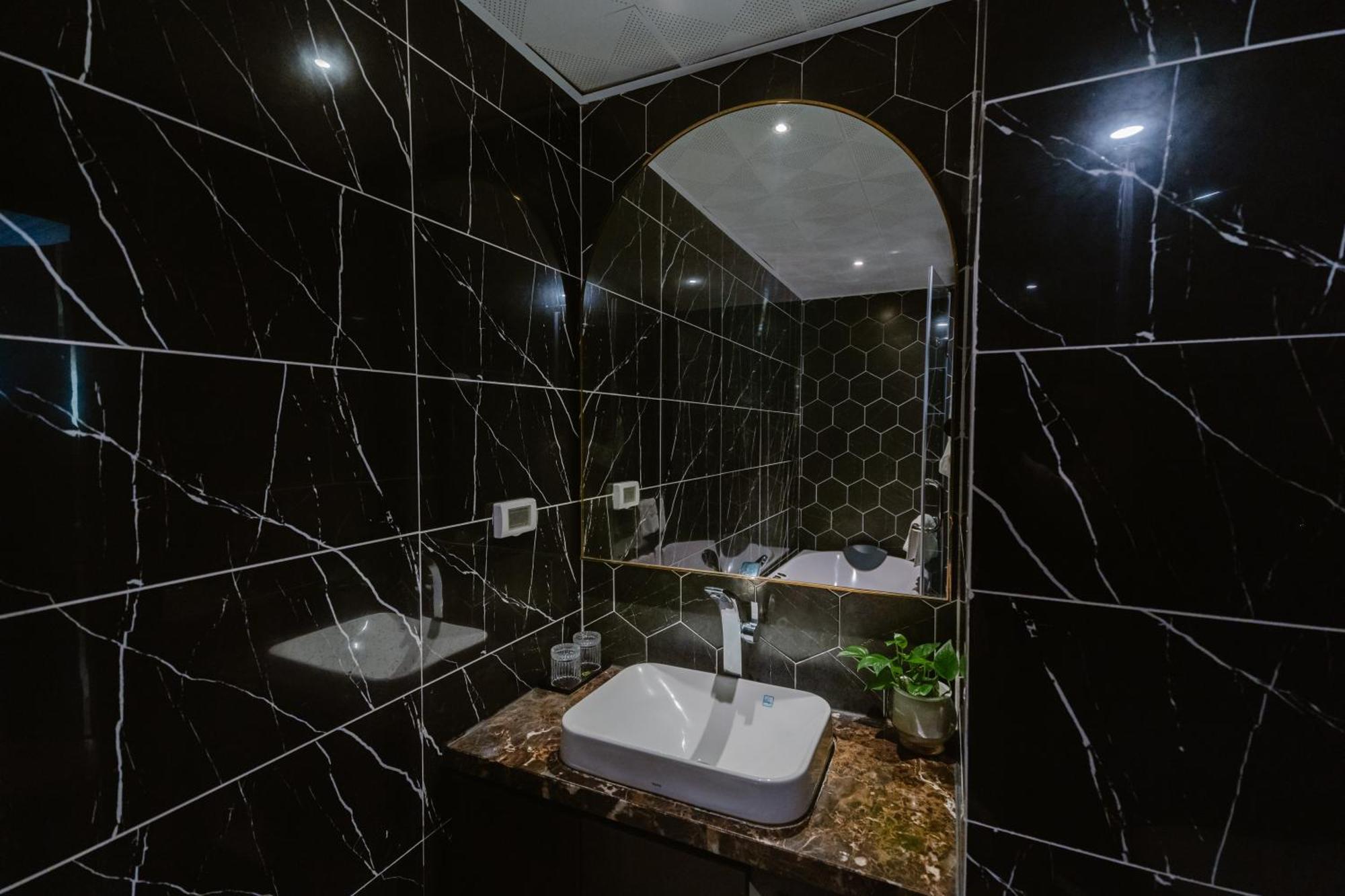 Hong Van Hotel 河内 外观 照片